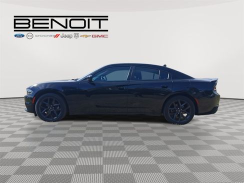 Used 2022 Dodge Charger SXT w/ Blacktop Package image 4