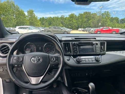 Used 2018 Toyota RAV4 SE w/ Power Extra Value Package AWD/4WD image 10