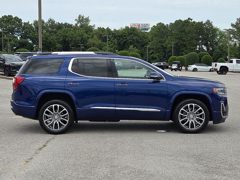 Used 2023 GMC Acadia Denali w/ Denali Ultimate Package FWD image 6