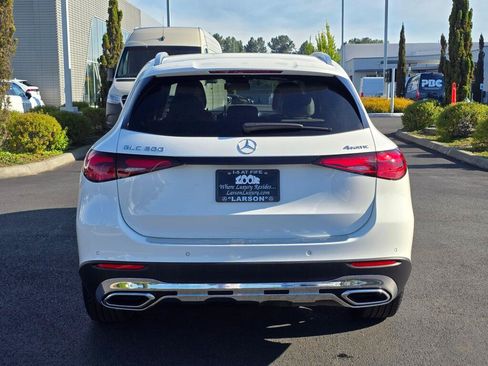 Used 2023 Mercedes-Benz GLC 300 4MATIC image 5