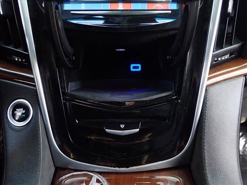 Used 2020 Cadillac Escalade Premium Luxury AWD/4WD image 22