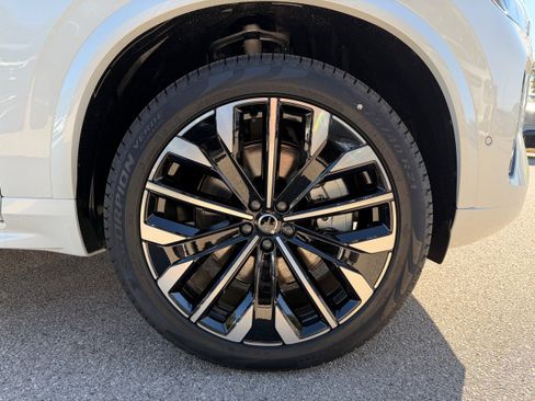 New 2026 Volvo XC90 T8 Plus w/ Protection Package Premier image 7