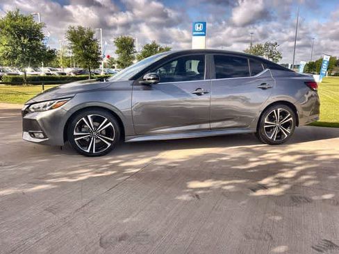 Used 2023 Nissan Sentra SR w/ SR Premium Package FWD image 4