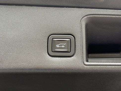 Used 2019 GMC Terrain SLE w/ Driver Convenience Package image 12