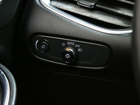 Used 2017 Chevrolet Malibu LT image 17