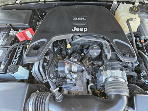 Used 2021 Jeep Wrangler Unlimited Rubicon w/ Xtreme Recon 35" Tire Package image 29