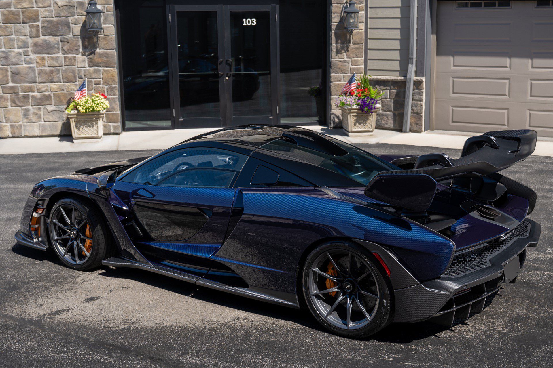 Used 2019 McLaren Senna RWD image 28