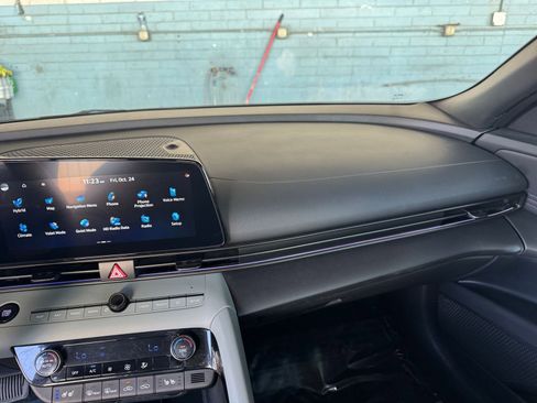 Used 2025 Hyundai Elantra Limited image 35