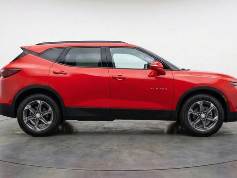 Used 2025 Chevrolet Blazer LT FWD image 11