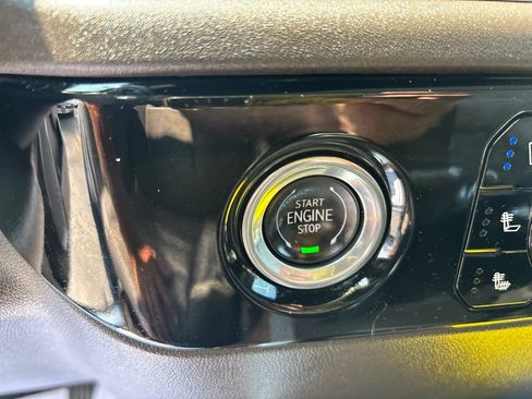 Used 2023 GMC Sierra 1500 SLT w/ SLT Premium Package AWD/4WD image 25