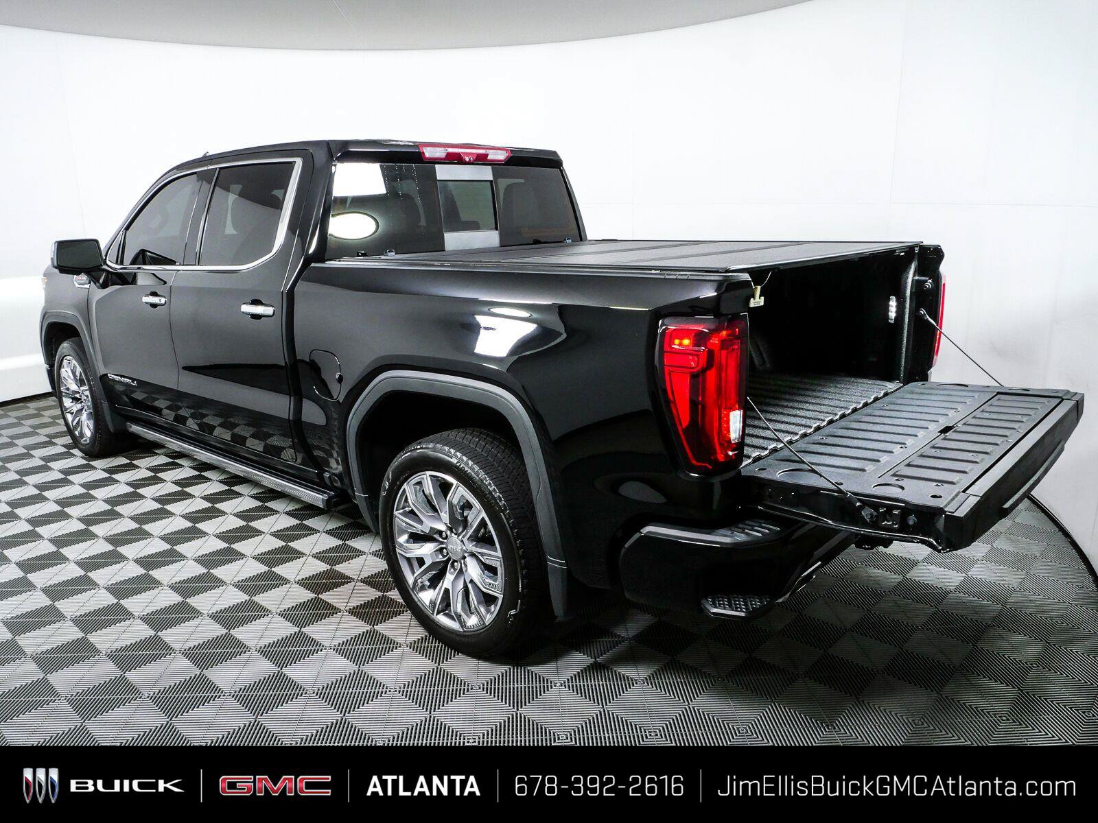 Used 2024 GMC Sierra 1500 Denali AWD/4WD image 33