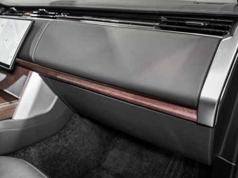 Used 2025 Land Rover Range Rover Long Wheelbase SE image 45