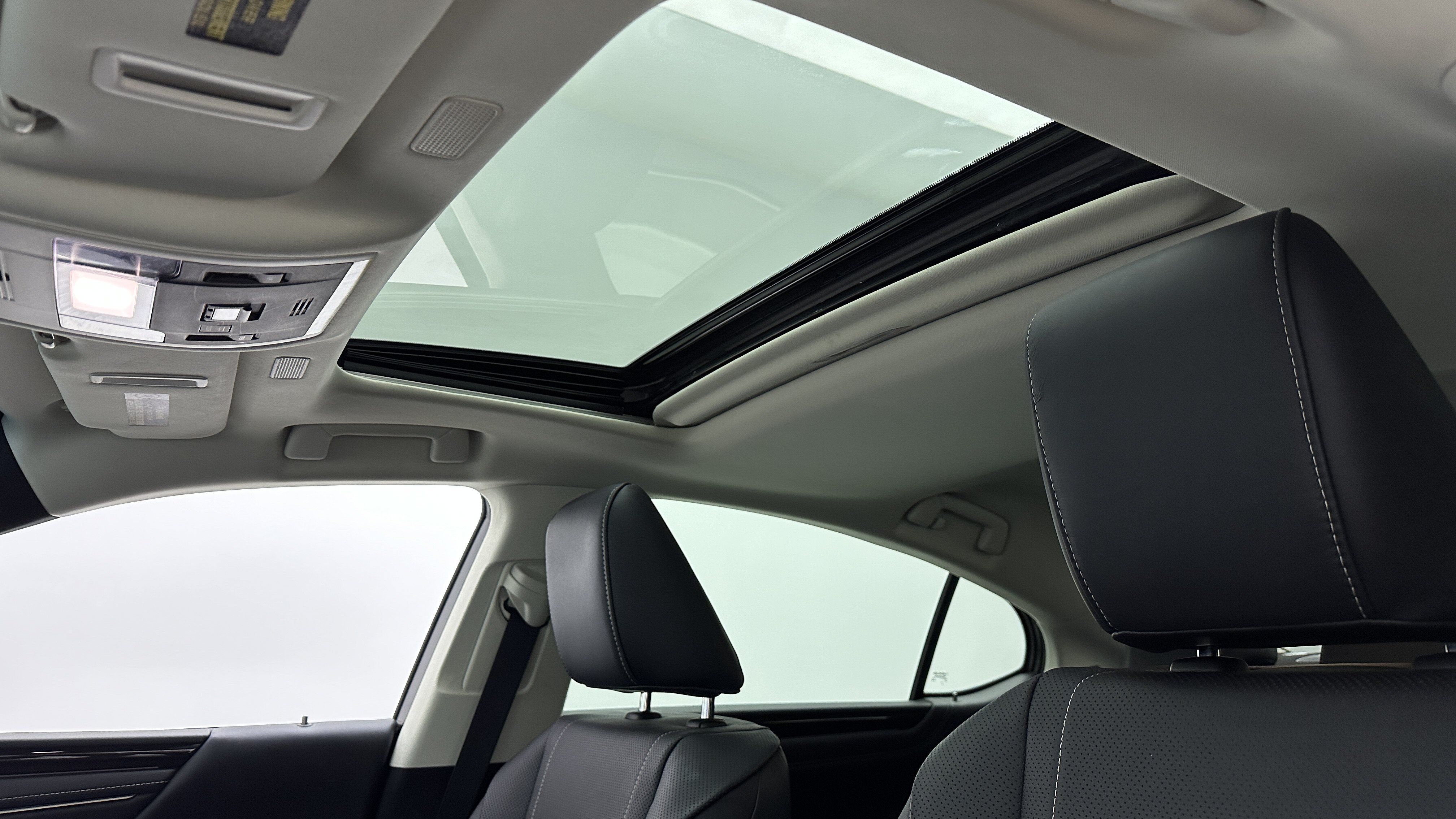 Used 2021 Lexus ES 300h w/ Accessory Package FWD image 5