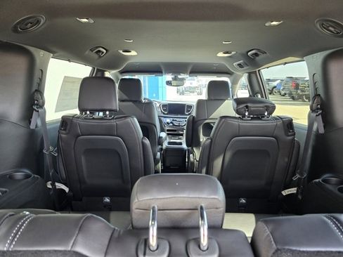 New 2026 Chrysler Pacifica Select image 6