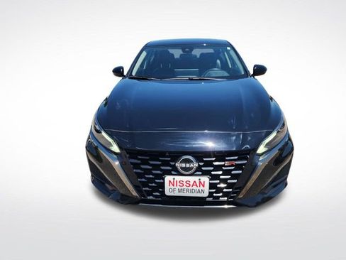 Used 2024 Nissan Altima 2.5 SR w/ SR Premium Package FWD image 9