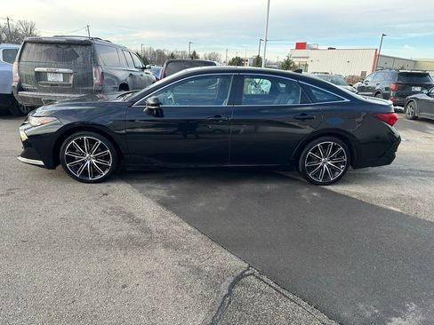 Used 2022 Toyota Avalon Touring image 4