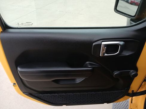 Used 2018 Jeep Wrangler Sport AWD/4WD image 22