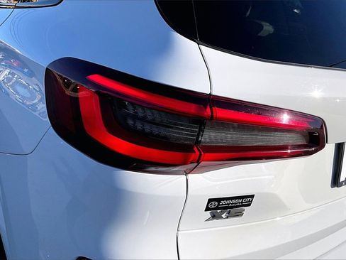 Used 2021 BMW X5 M50i w/ Executive Package image 30