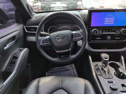 Certified 2024 Toyota Highlander XSE AWD/4WD image 13