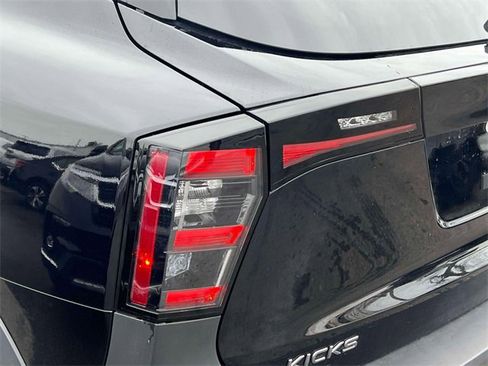 Used 2025 Nissan Kicks SV w/ Illumination Package image 11