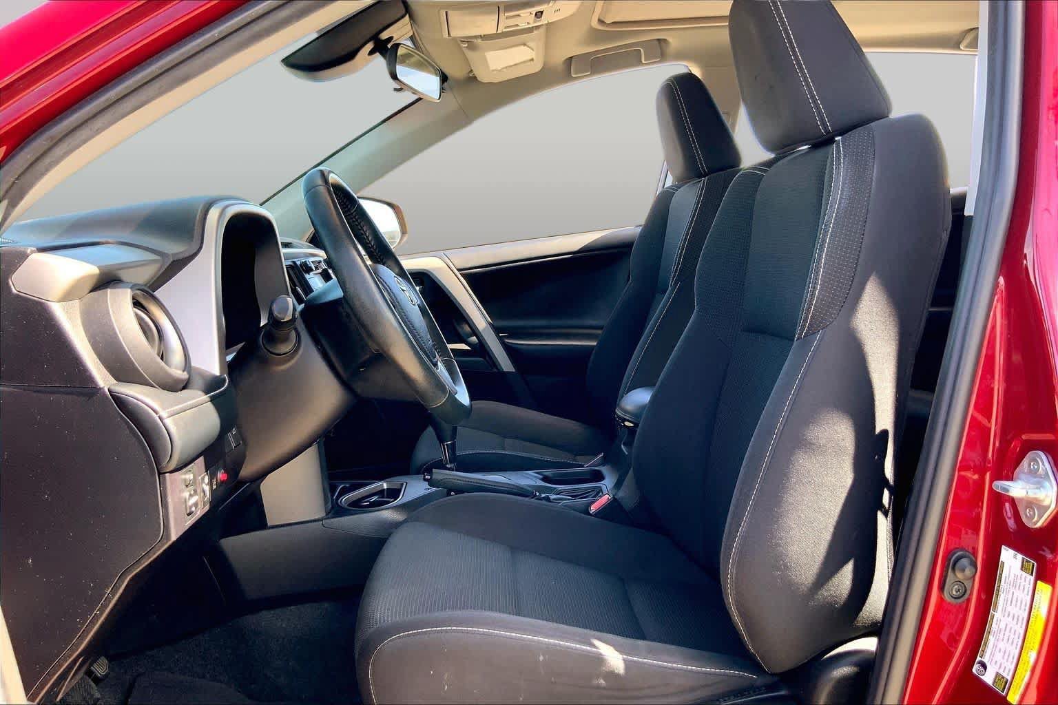 Used 2018 Toyota RAV4 XLE FWD image 8