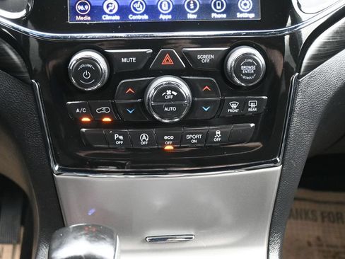 Used 2021 Jeep Grand Cherokee Laredo X AWD/4WD image 21