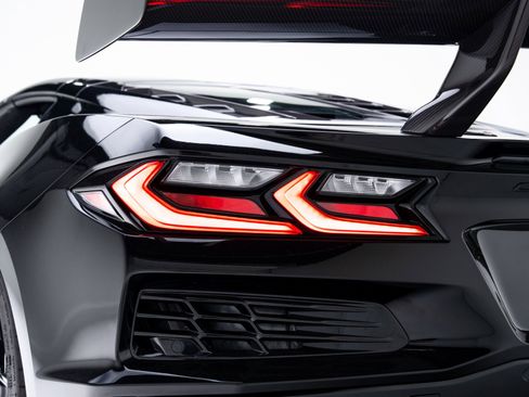 Used 2026 Chevrolet Corvette ZR1 w/ ZR1 Carbon Fiber Aero Package image 18