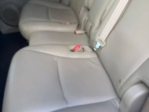 Used 2012 Toyota Highlander FWD w/ Tech Pkg image 6