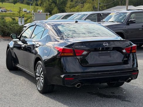 Used 2024 Nissan Altima 2.5 SV w/ SV Premium Package AWD/4WD image 3