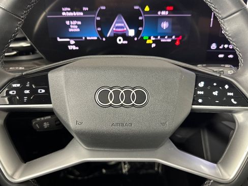 Used 2025 Audi Q5 Premium w/ Convenience Package image 22