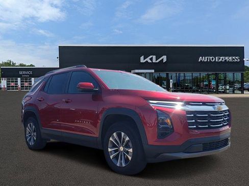 Used 2025 Chevrolet Equinox LT w/ Convenience Package II AWD/4WD image 1