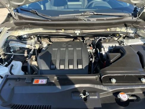 Used 2024 Mitsubishi Eclipse Cross LE AWD/4WD image 12