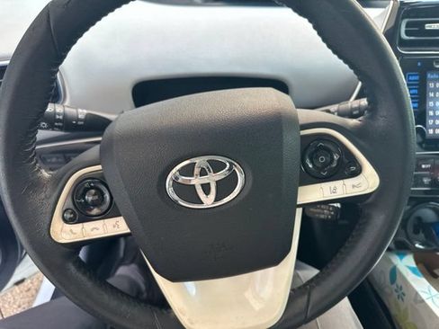 Used 2017 Toyota Prius Four Touring w/ Appearance Package FWD image 6