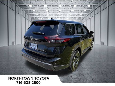 Used 2025 Nissan Rogue SV AWD/4WD image 25
