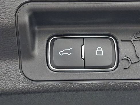 Used 2023 Ford Explorer Limited image 30