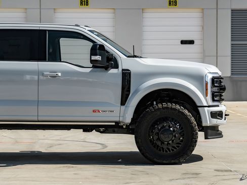 Used 2026 Ford F450 Platinum w/ FX4 Off-Road Package image 22