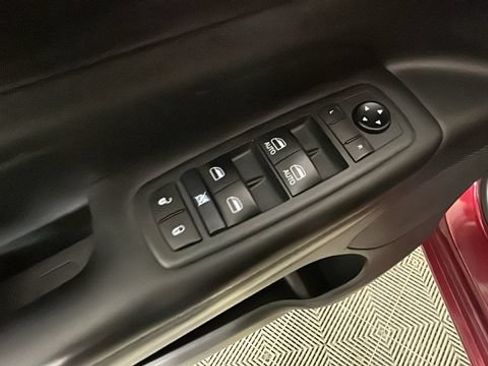 Used 2020 Jeep Grand Cherokee Altitude AWD/4WD image 11