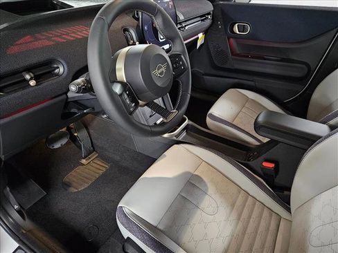 Used 2026 MINI Cooper 4-Door Hardtop FWD image 9