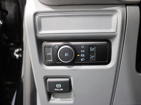 Used 2023 Ford F150 XLT AWD/4WD image 9