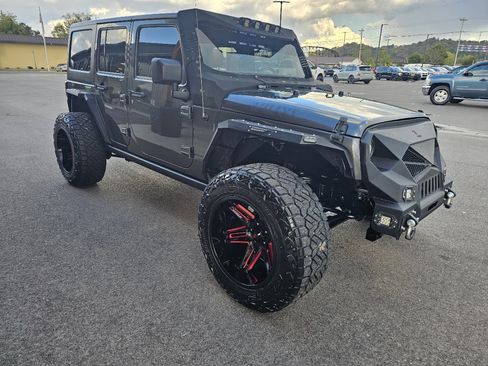 Used 2018 Jeep Wrangler Unlimited Sport image 3