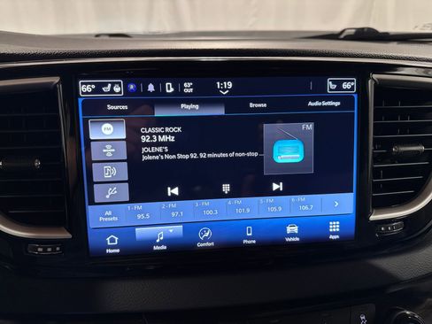 Used 2023 Chrysler Pacifica Touring-L FWD image 21