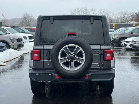 Used 2018 Jeep Wrangler Unlimited Sahara image 5