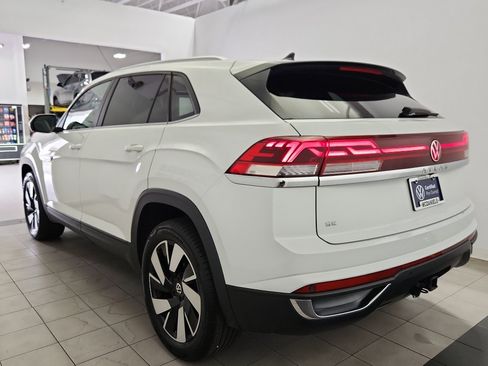 Certified 2025 Volkswagen Atlas Cross Sport SE image 5