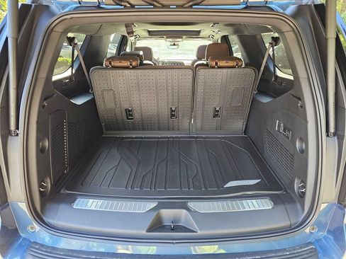 New 2026 Chevrolet Suburban High Country AWD/4WD image 14