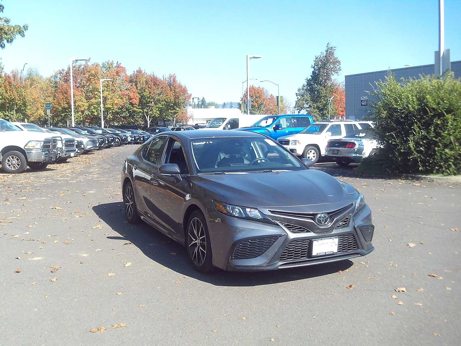 Used 2023 Toyota Camry SE w/ Protection Package (Q2) (TMS) FWD image 7