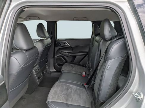Used 2024 Mitsubishi Outlander SE FWD image 13