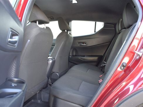 Used 2019 Toyota C-HR XLE FWD image 26