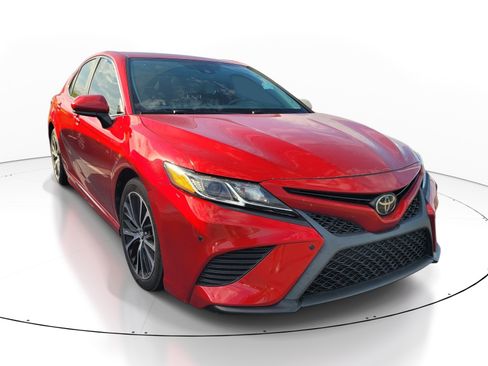 Used 2019 Toyota Camry SE FWD image 1