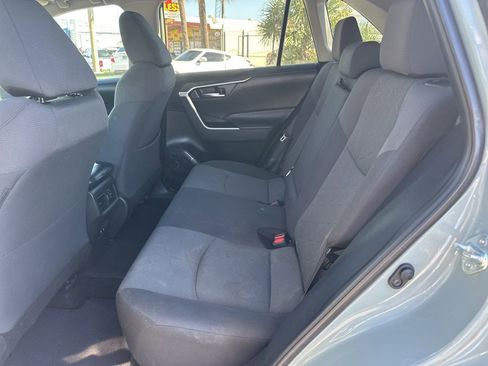 Used 2019 Toyota RAV4 XLE w/ Convenience Package image 8