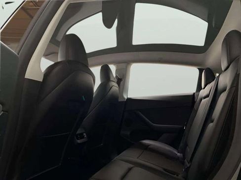 Used 2023 Tesla Model Y Performance image 24